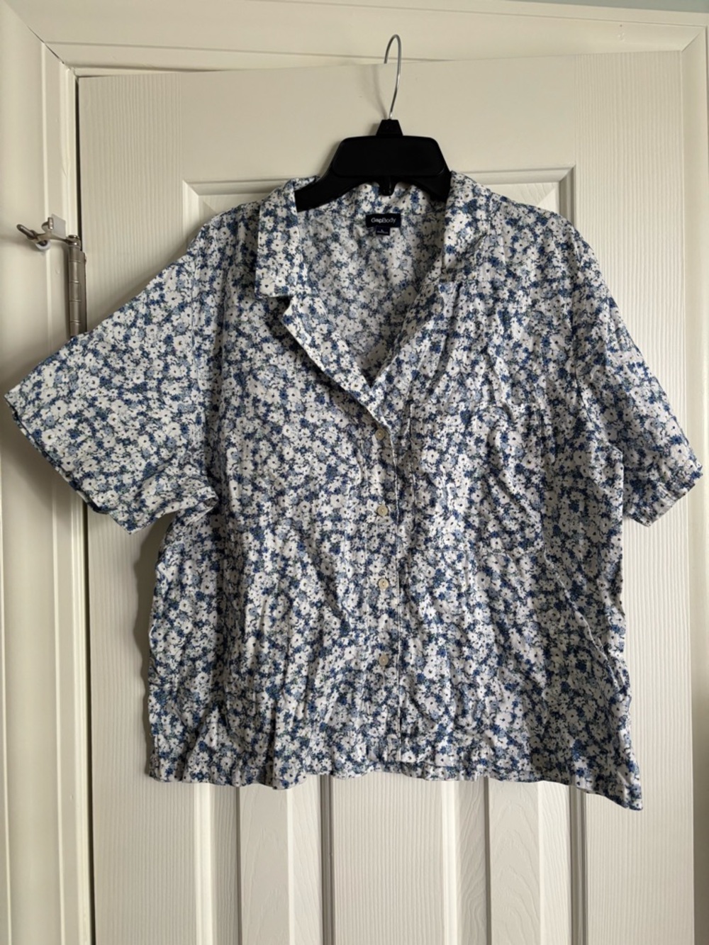 GAPBody White Short-Sleeve Floral Button Shirt